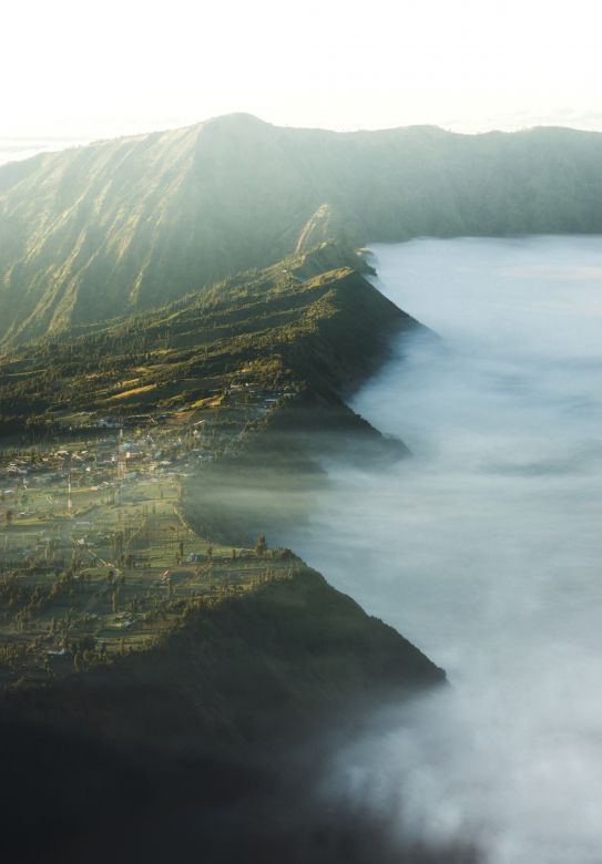 Pesona Gunung Kawi yang Eksotis dan Mistis